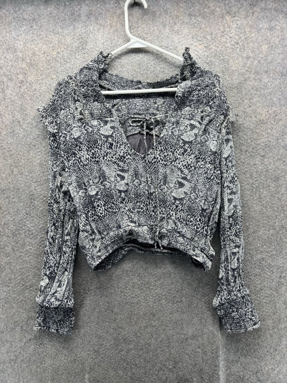 Free People Blouse Women Small Gray V Neck Long Sleeve Cropped Animal Print Boho